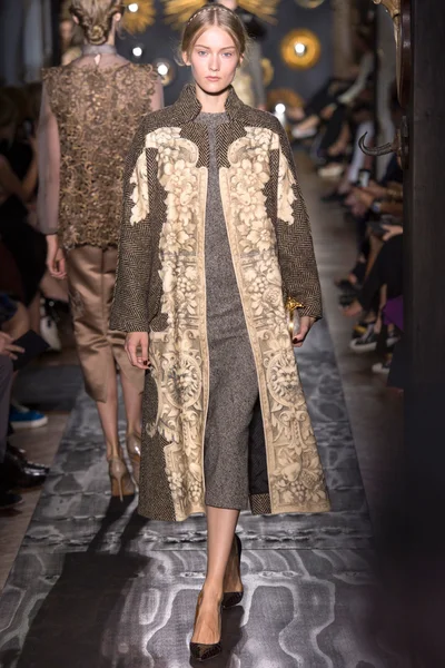 Look 3